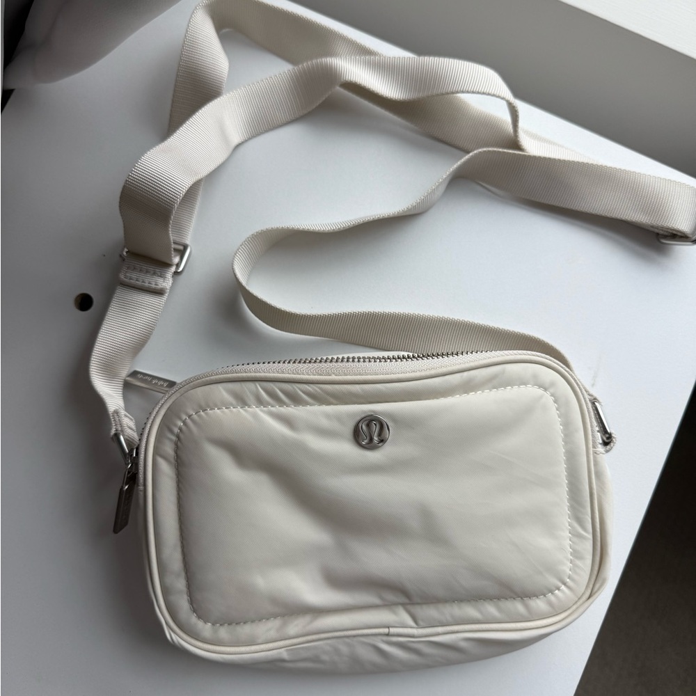 Lululemon Everywhere Belt Crossbody